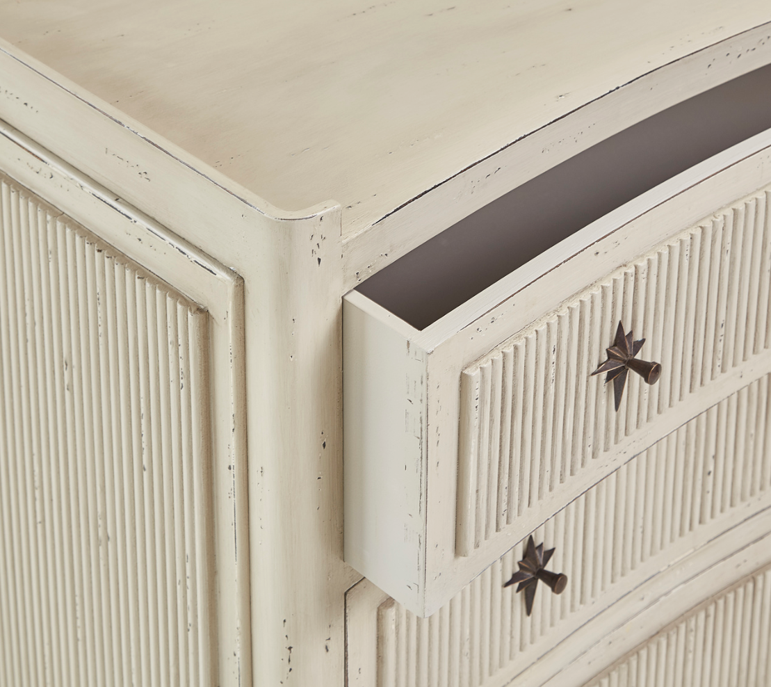 32529AC97 Reeded Chest