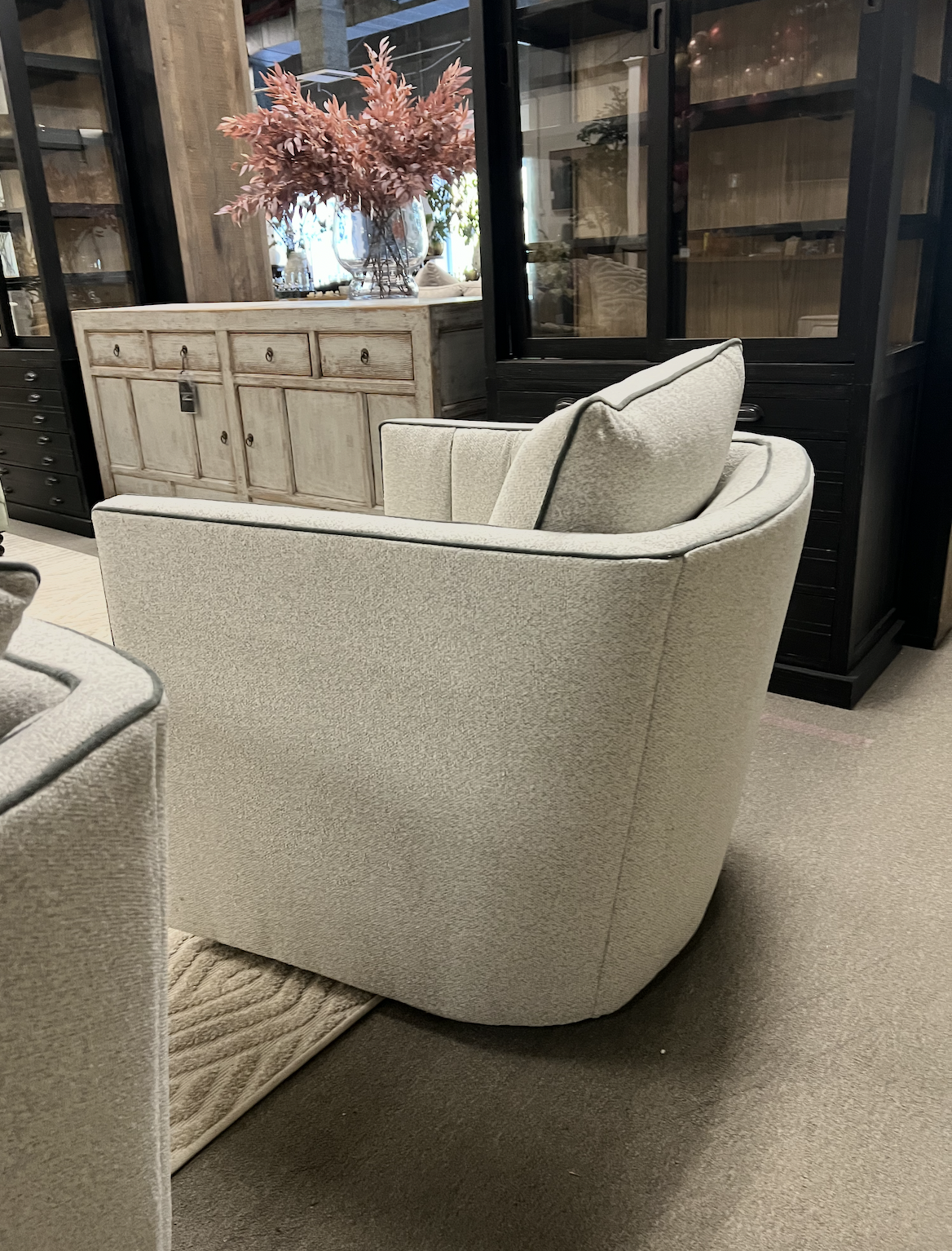 P865-016-18644-49 Kitt Swivel Chair