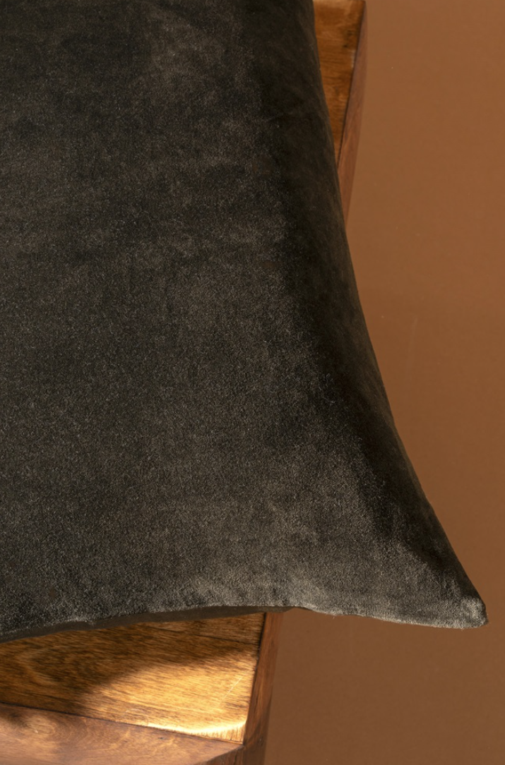 1-0205 16X24 Vera Midnight Green Velvet Pillow