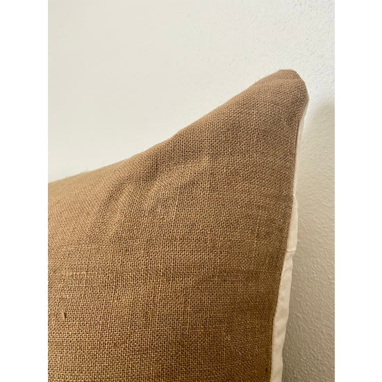IC220 XL Mia Lumbar Pillow