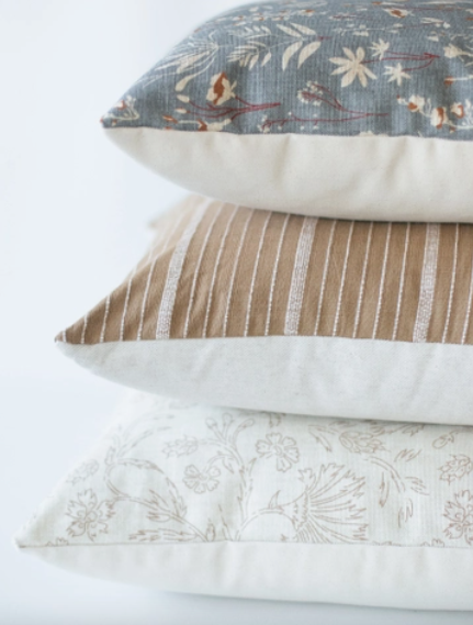 IC132 20" Ella Pillow