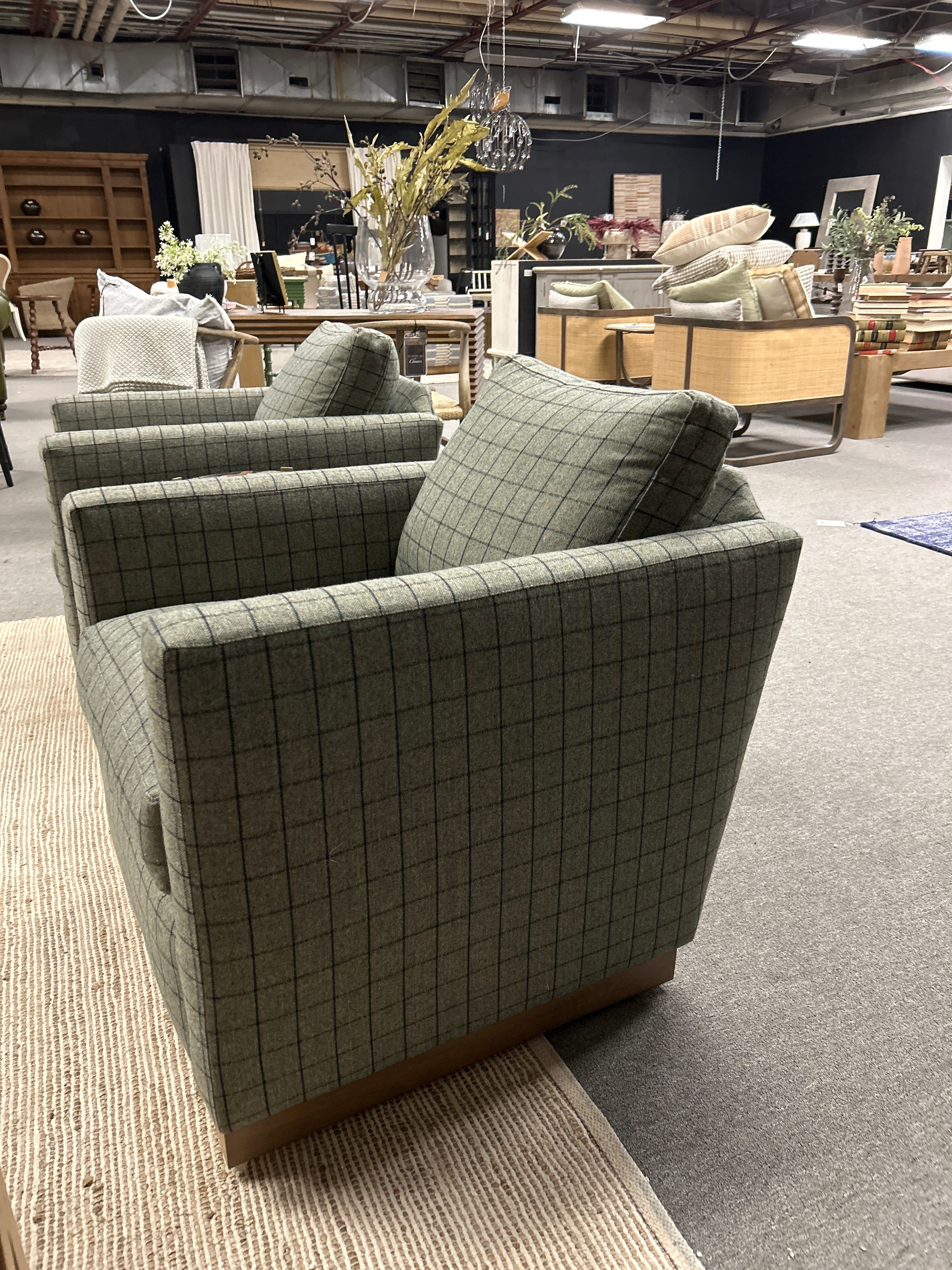 ALBA-016-21118-22-FL Alba Swivel in 21118-22 (Floor)
