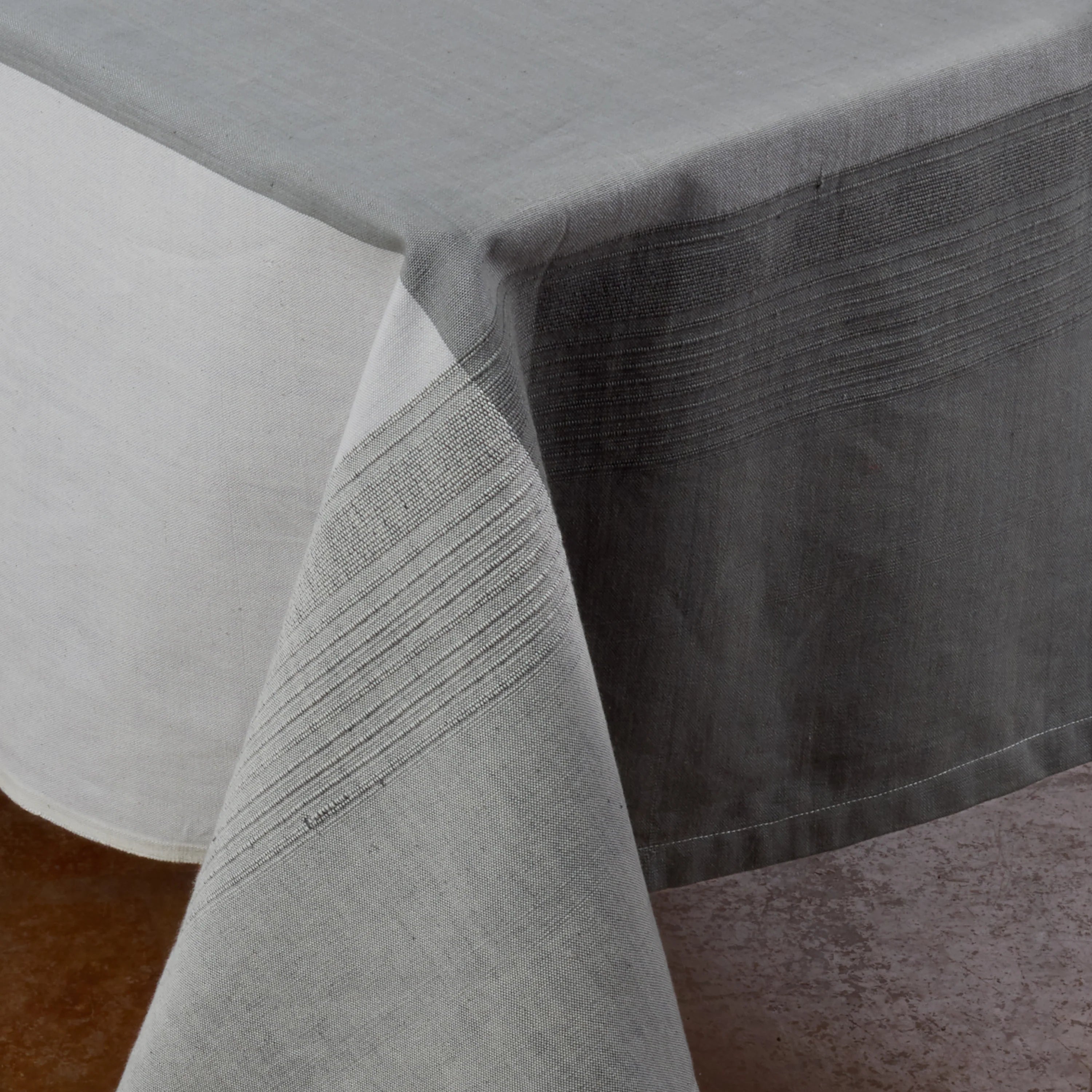 Moonbeam Tablecloth 108x70 475-37-ME