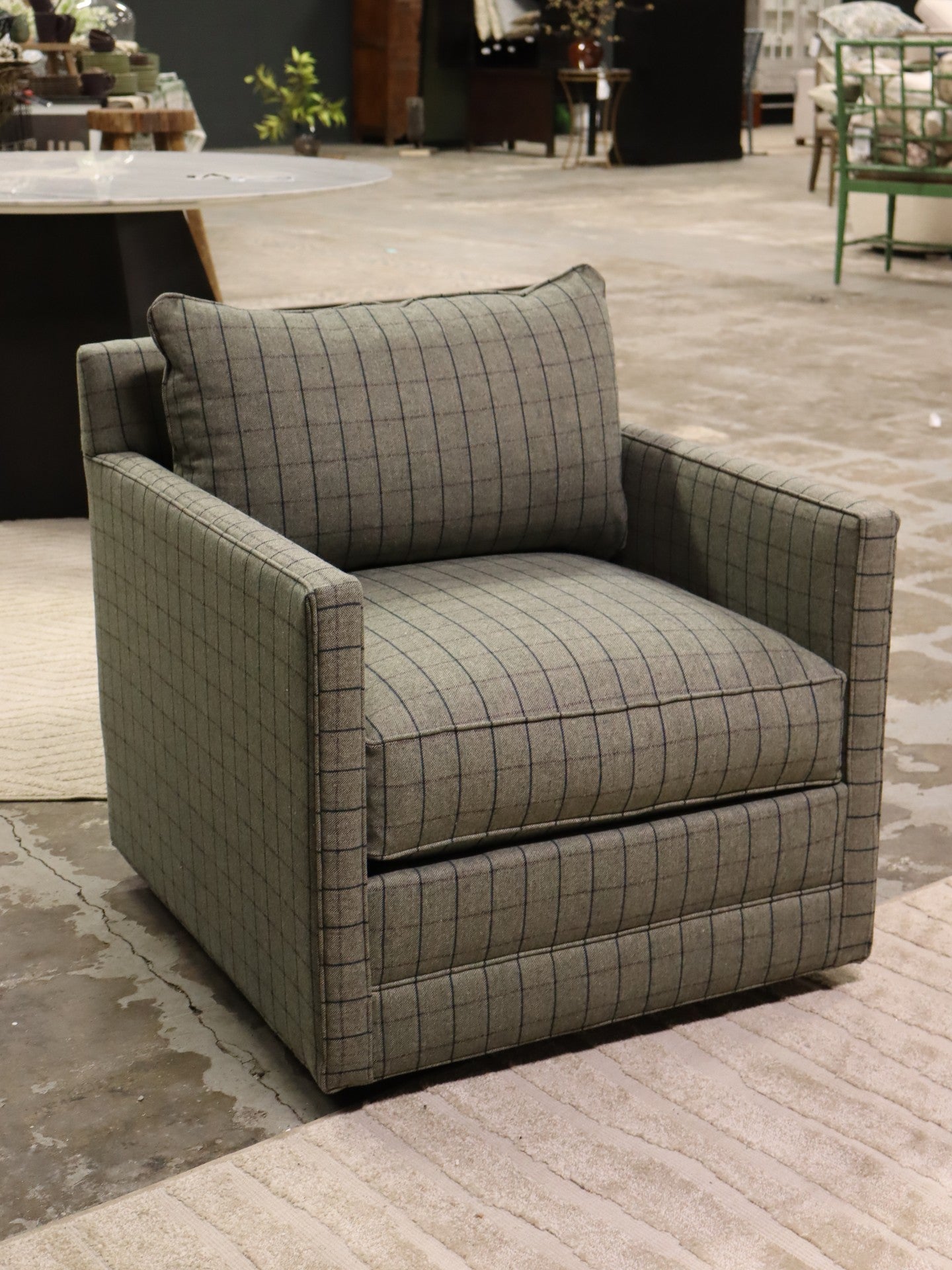 SPRINGFIELD-016-21118-22 Springfield Swivel Chair in 21118-22