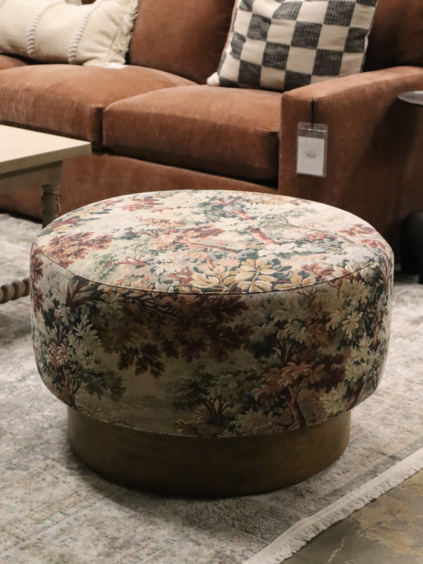 Petra Swivel Ottoman in 40066-14