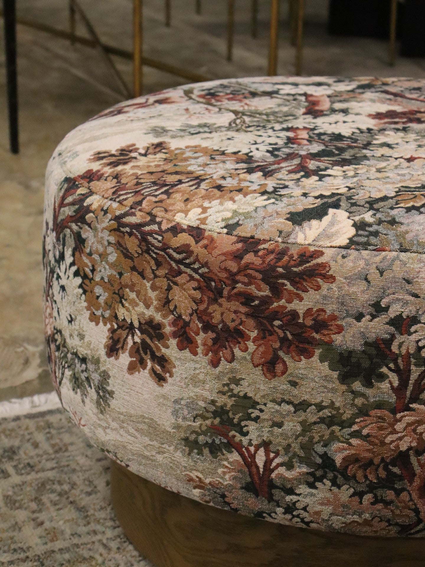 Petra Swivel Ottoman in 40066-14