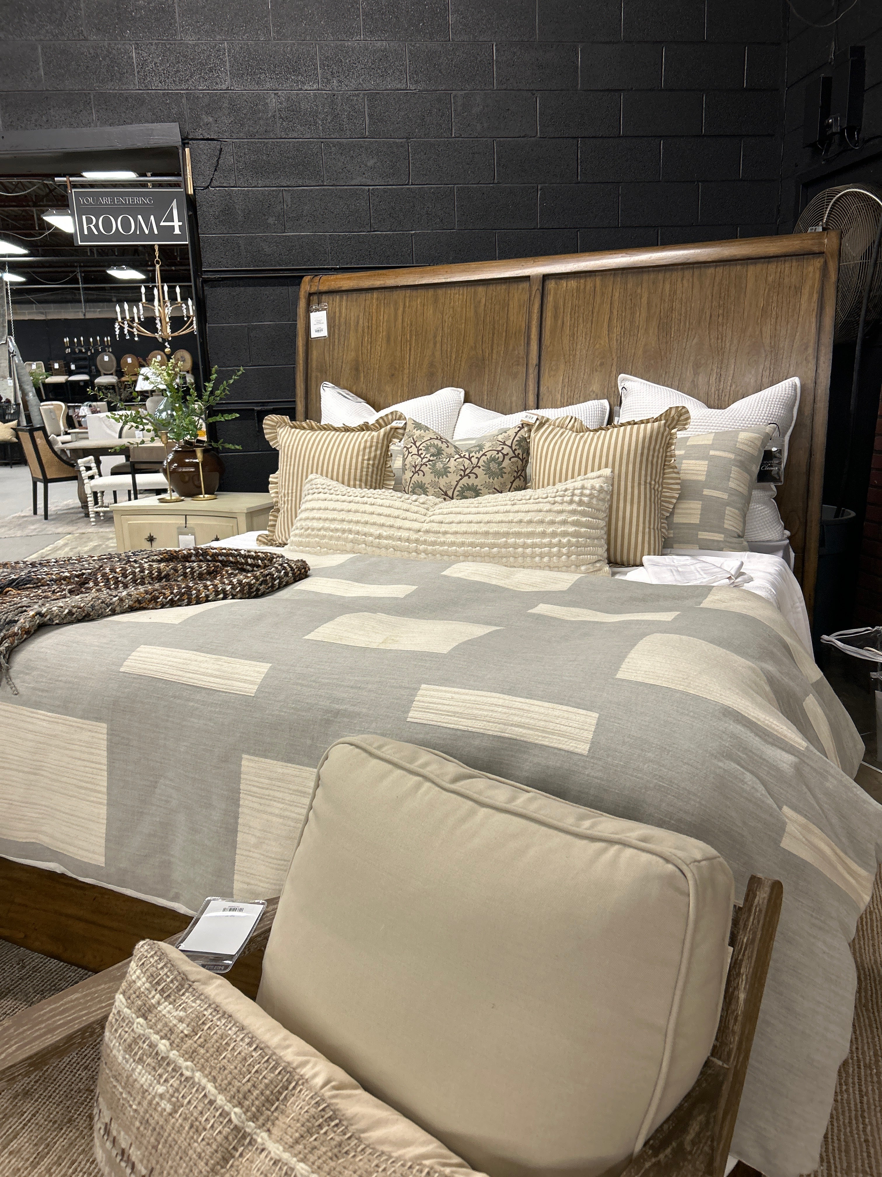 9096AC99 Fabio King Sleigh Bed