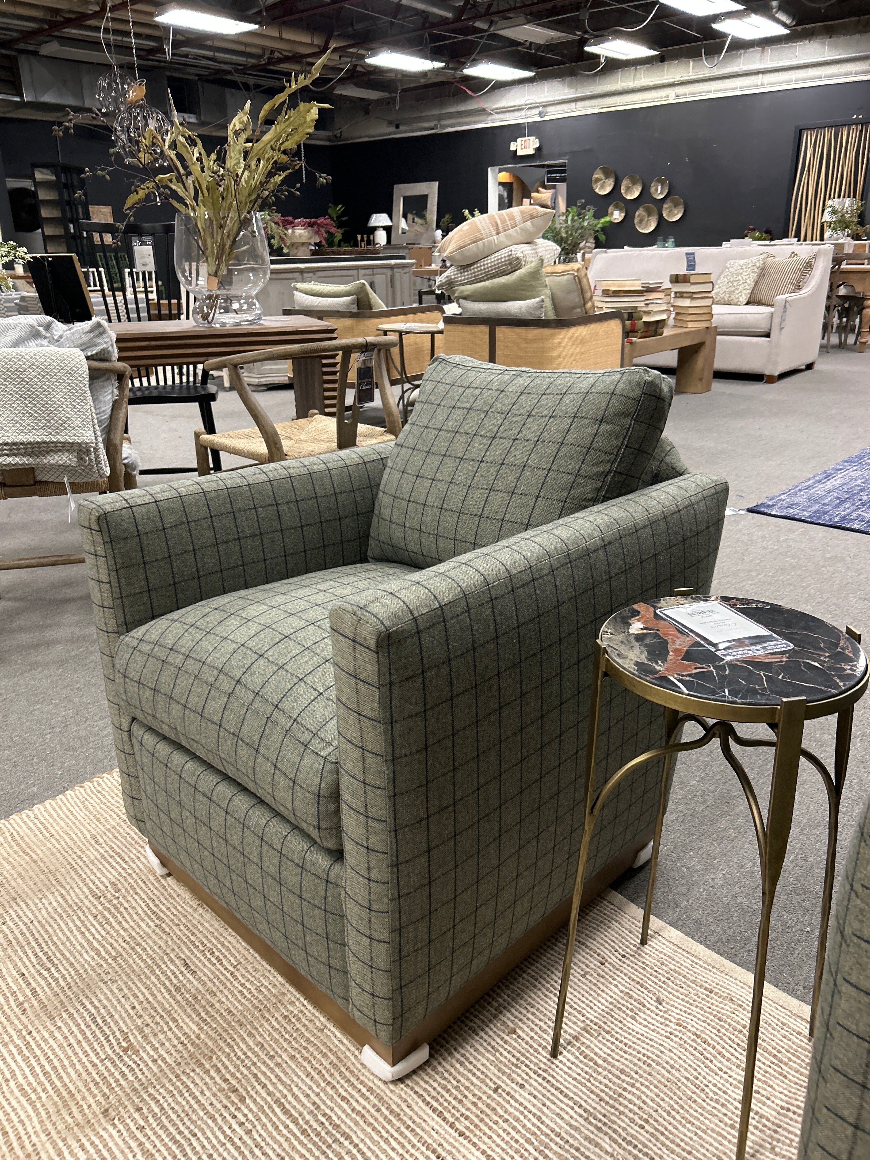 ALBA-016-21118-22-FL Alba Swivel in 21118-22 (Floor)