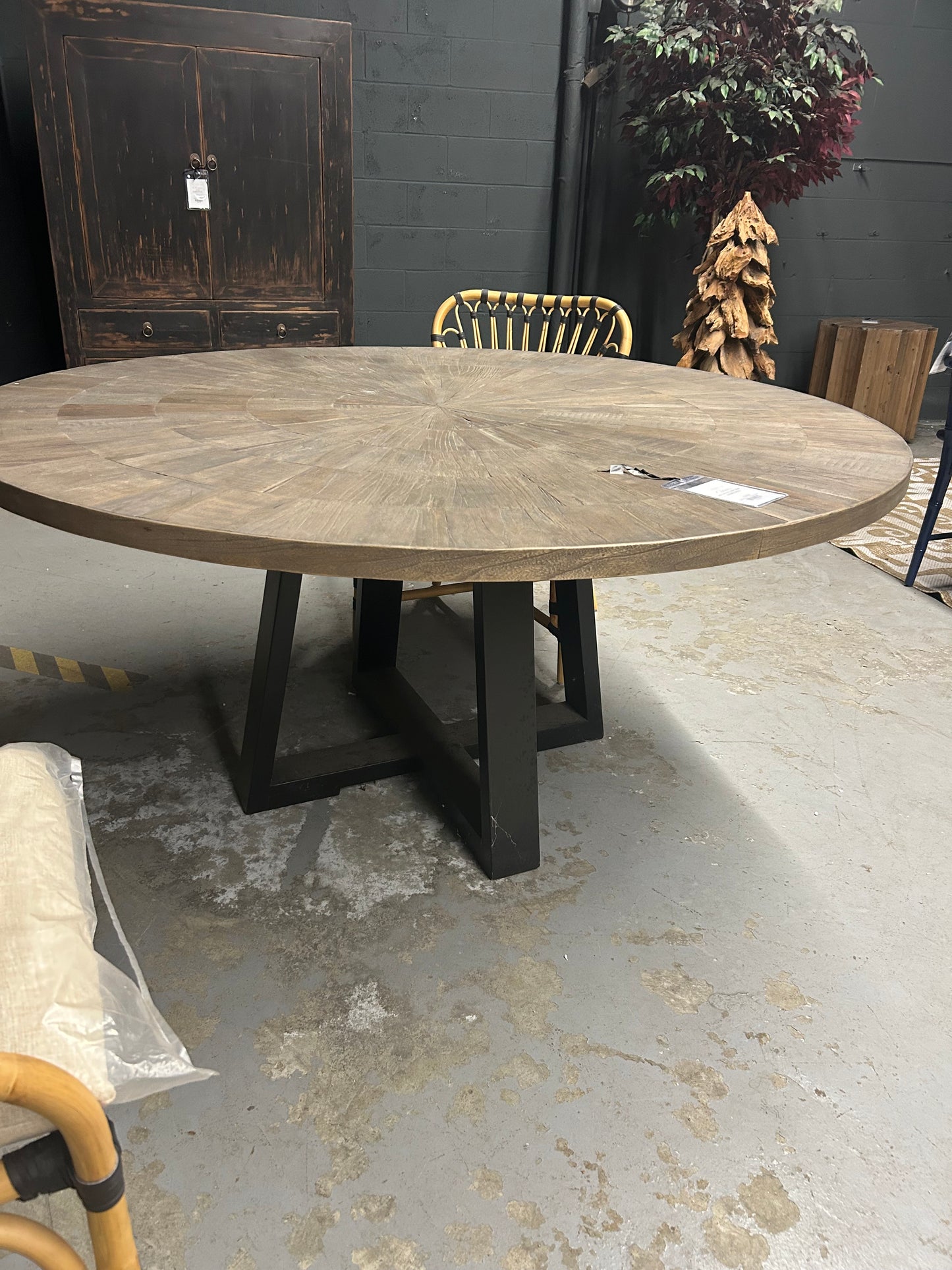MB-1479 C-004 Sample dining table