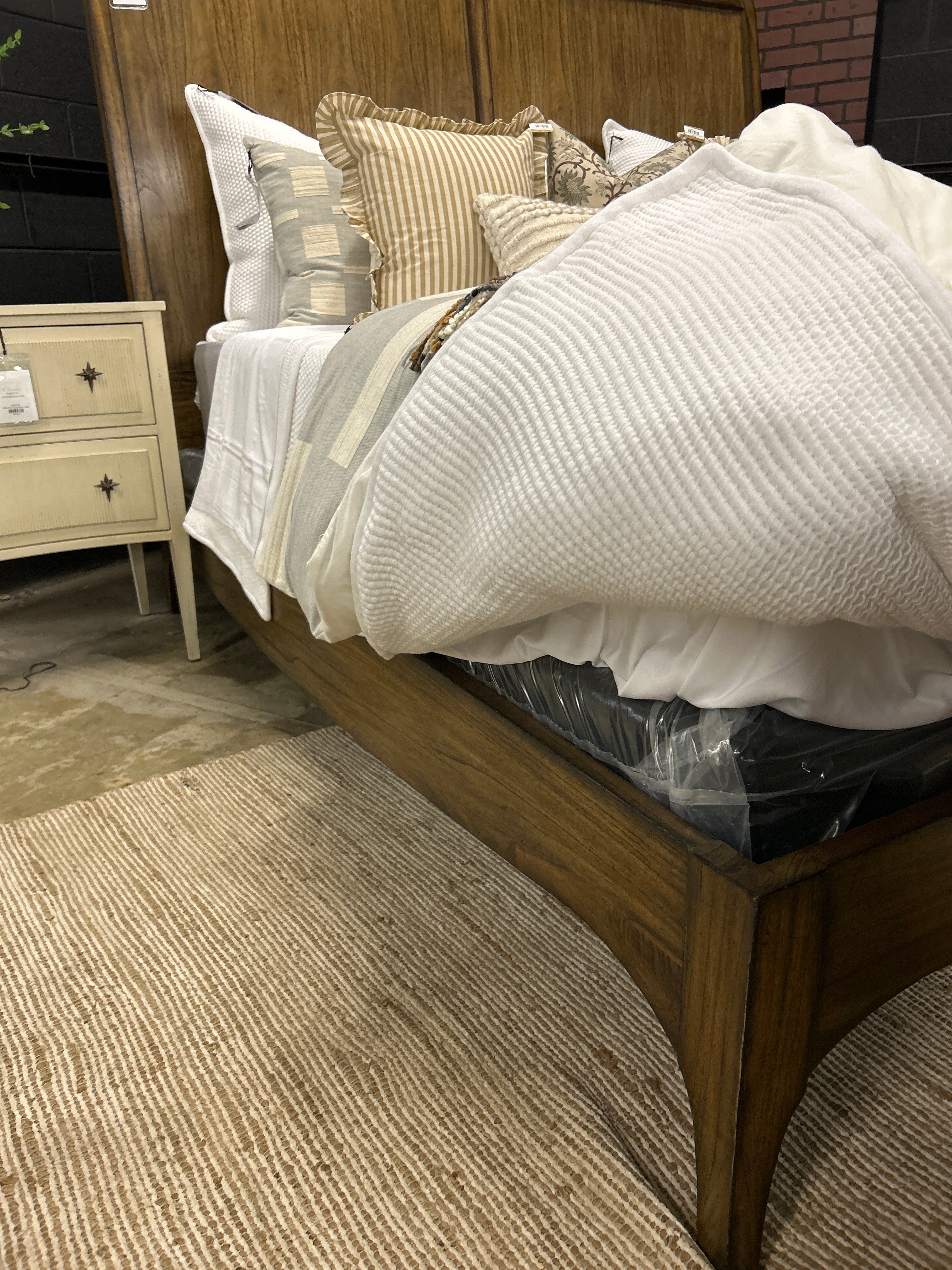9096AC99 Fabio King Sleigh Bed