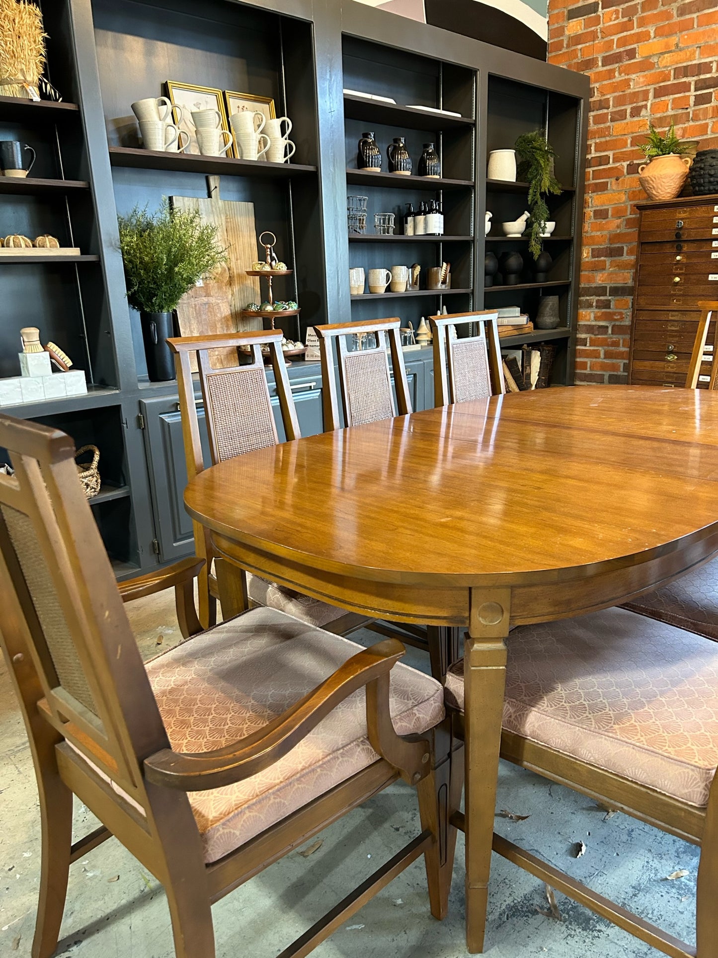 Dining table with 8 Chairs (C)