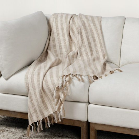 V300027 Linna Ivory/Natural Throw