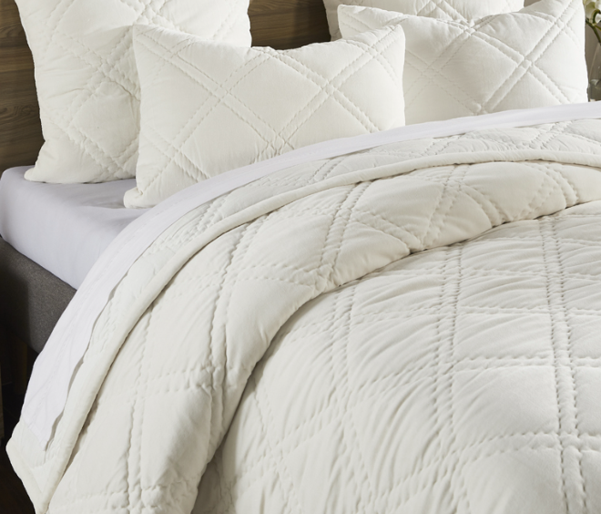 GEORGIA-KQ-IVORY Georgia Quilted Velvet Quilt, King