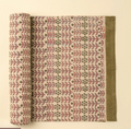 4-6391 Floria Bloack Print Table Runner