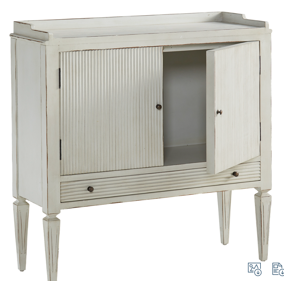 2633AE76 Stacey's Chest