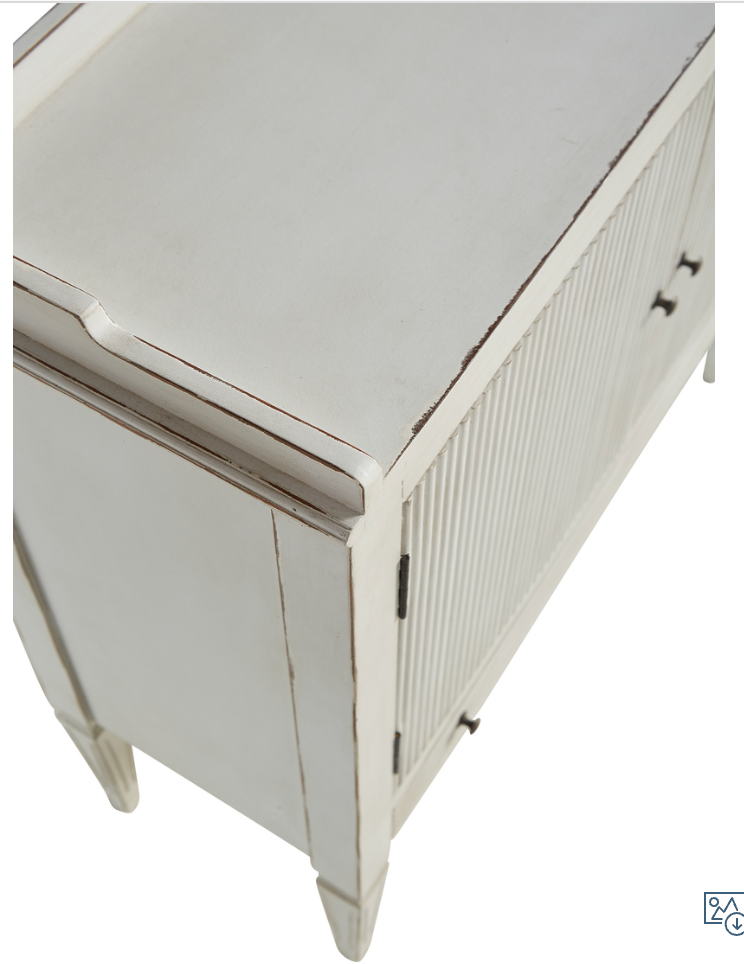 2633AE76 Stacey's Chest