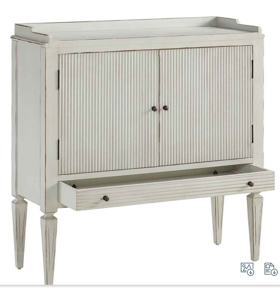 2633AE76 Stacey's Chest