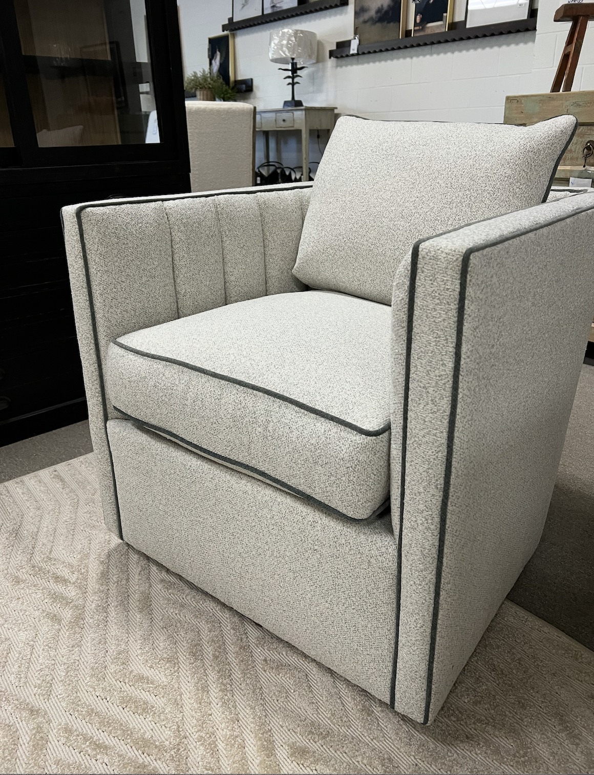 P865-016-18644-49 Kitt Swivel Chair