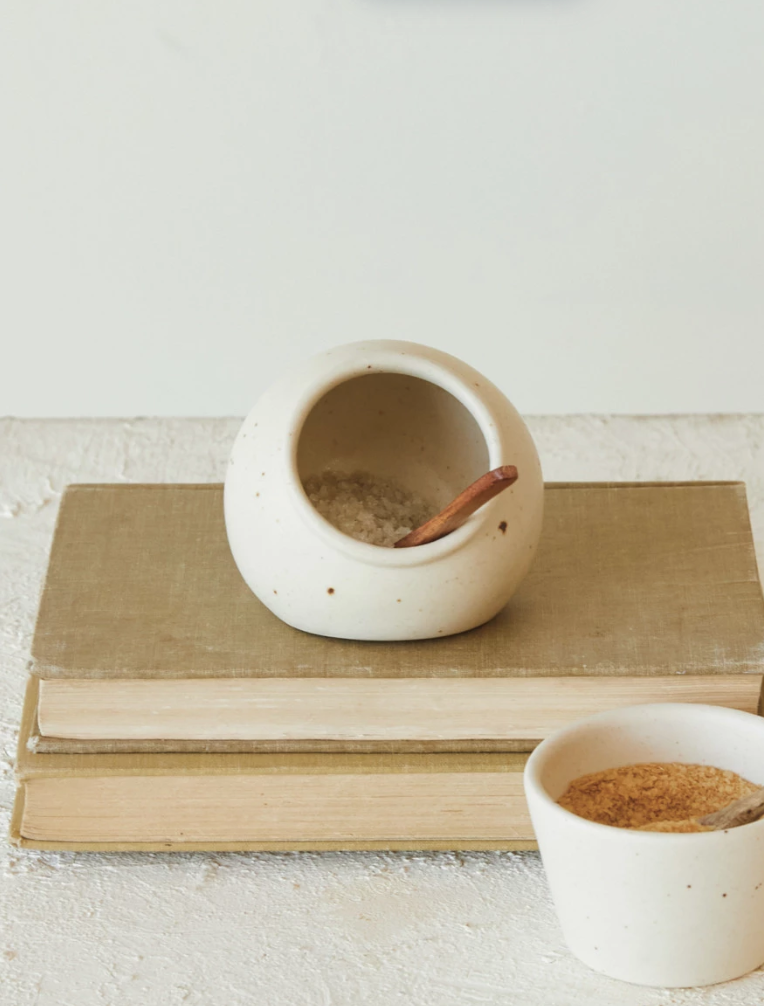 DF9083 Stoneware Salt Cellar w/ Spoon