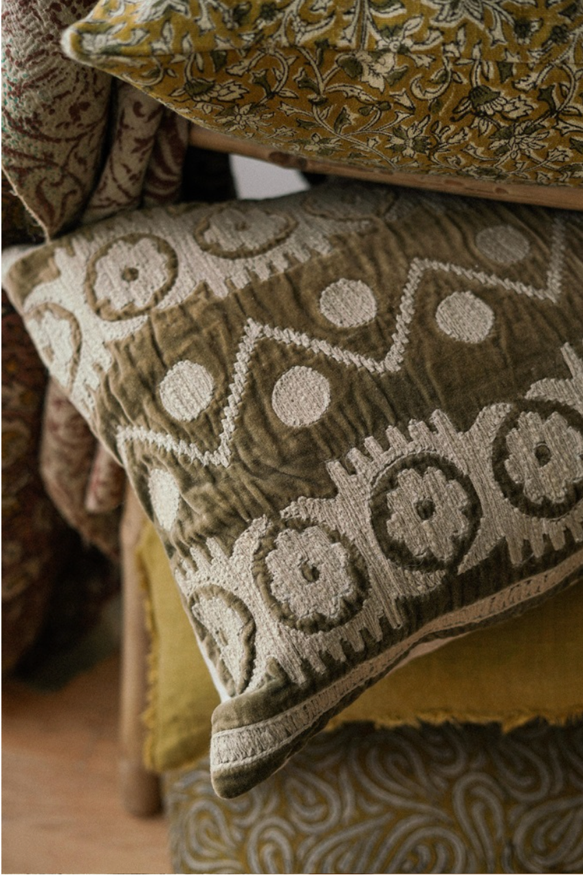 1-0441 16x14 Velvet embroidered Pillow