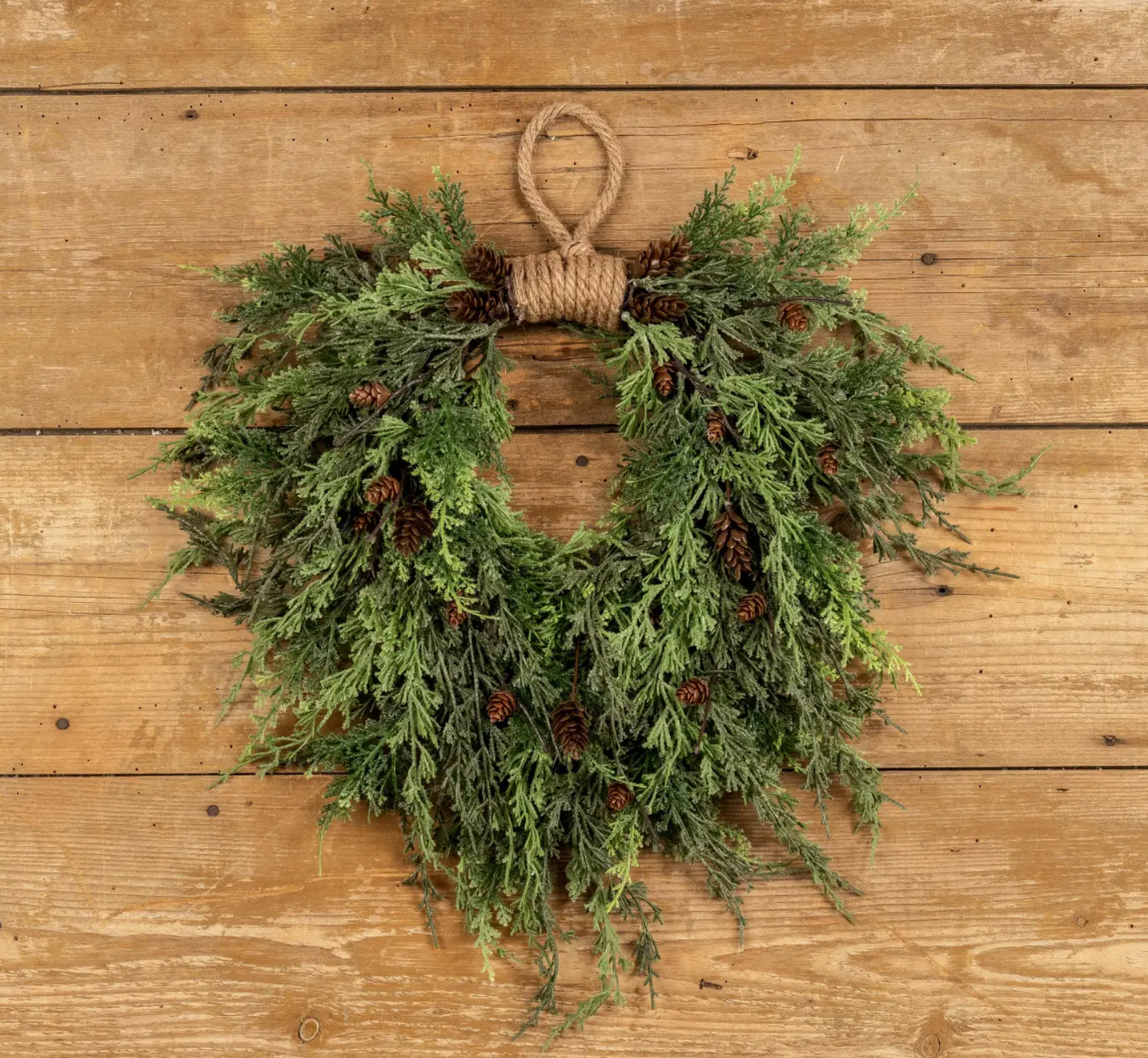 G225004 22" mixed cedar hanging Wreath
