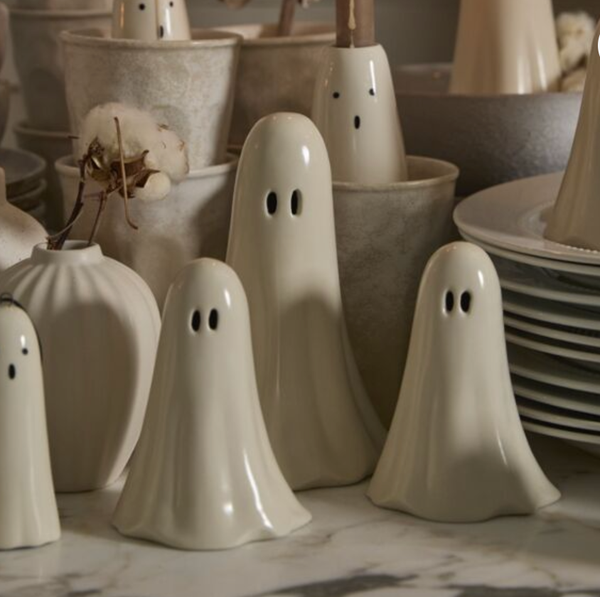 54076 Not So ghostly Figurine