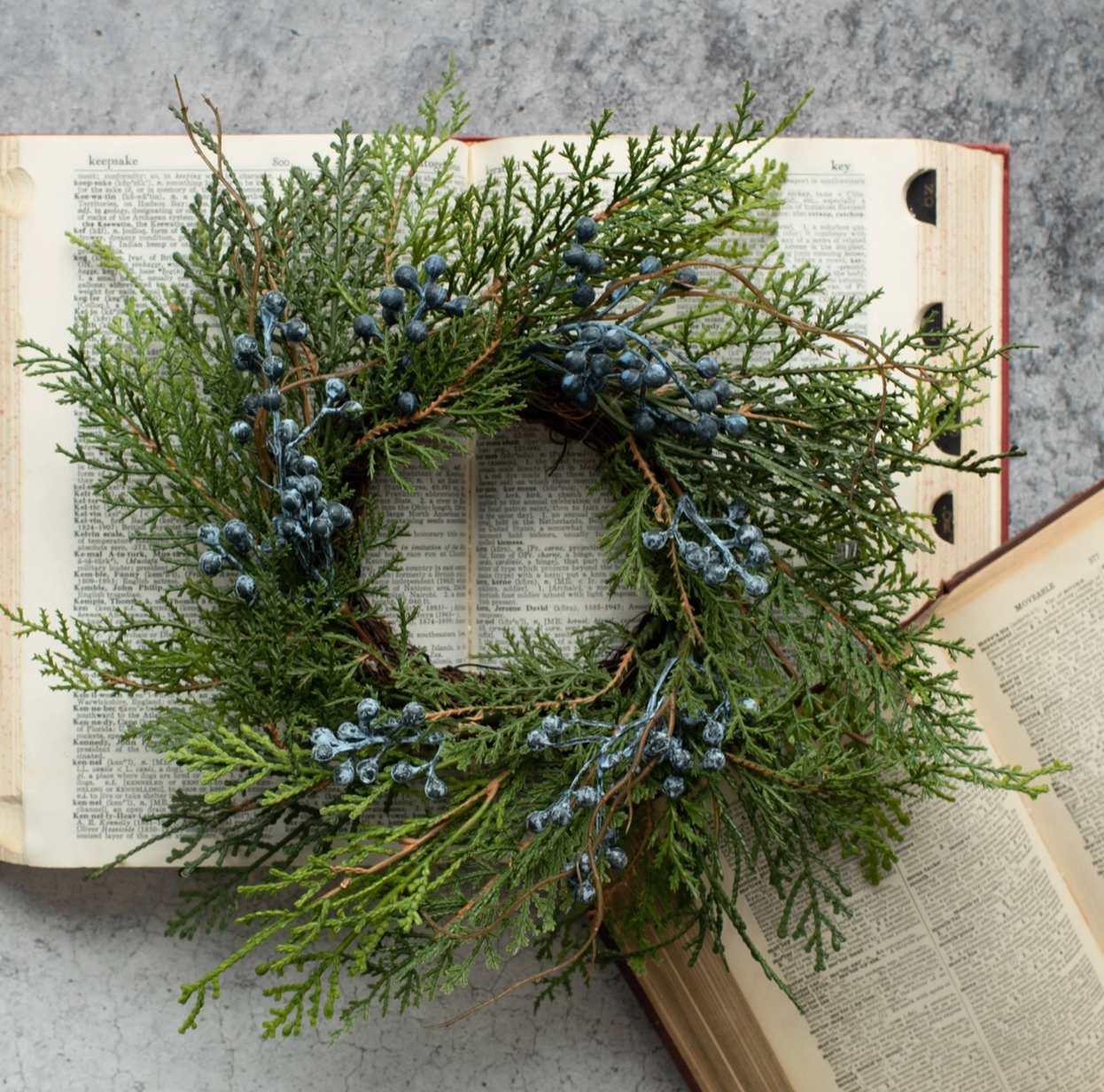 G201830  12" Cedar & Berries Candle Ring