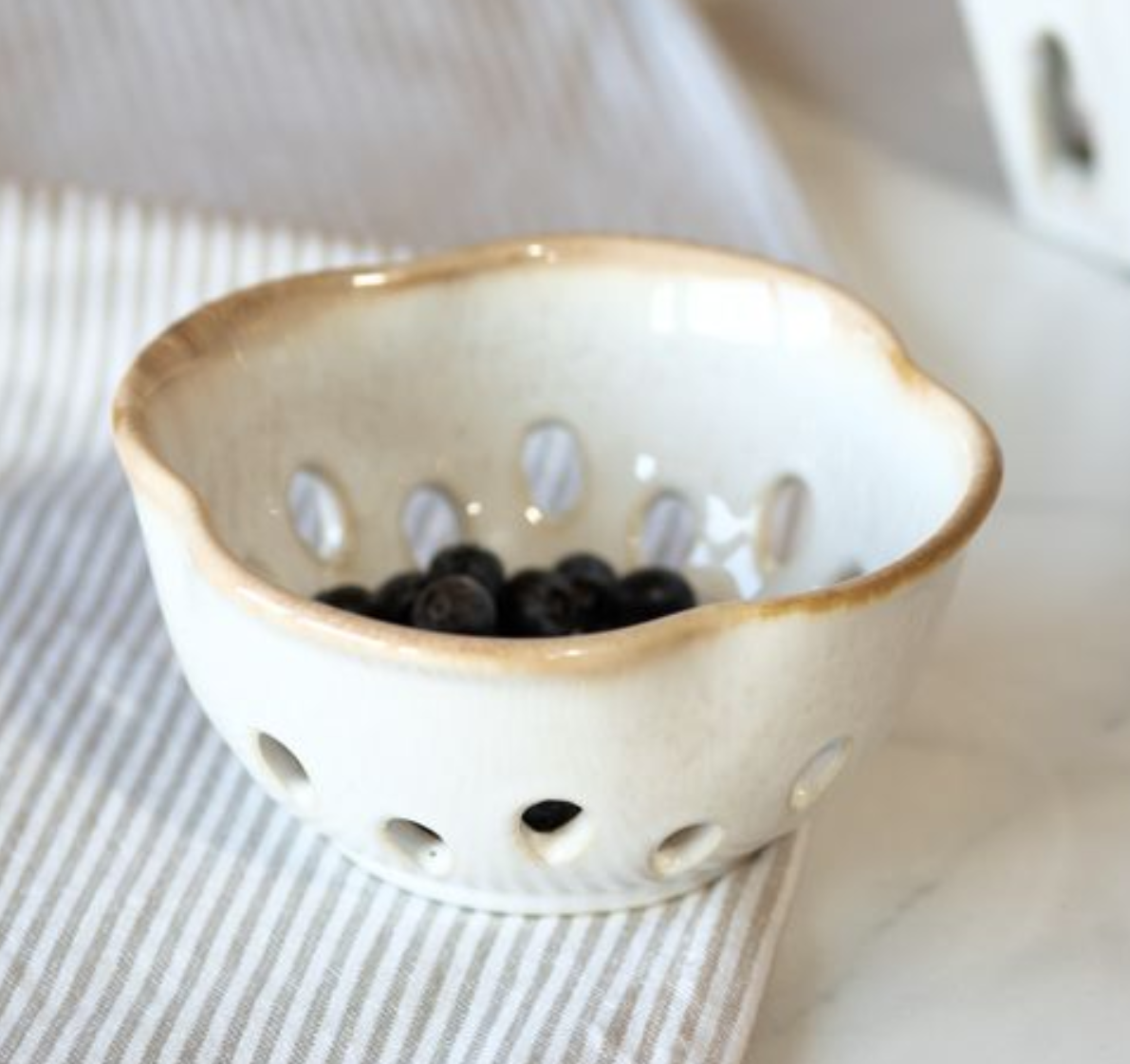 PDCS05 Latte Splatter 5" Berry Bin