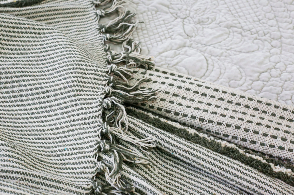 LA-4700-IMS 60x90 Jagger Oversized Throw, Ivory & Moss