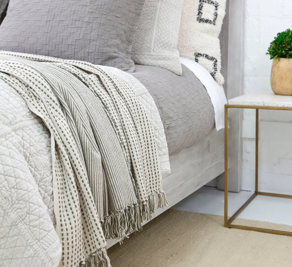 LA-4700-IMS 60x90 Jagger Oversized Throw, Ivory & Moss