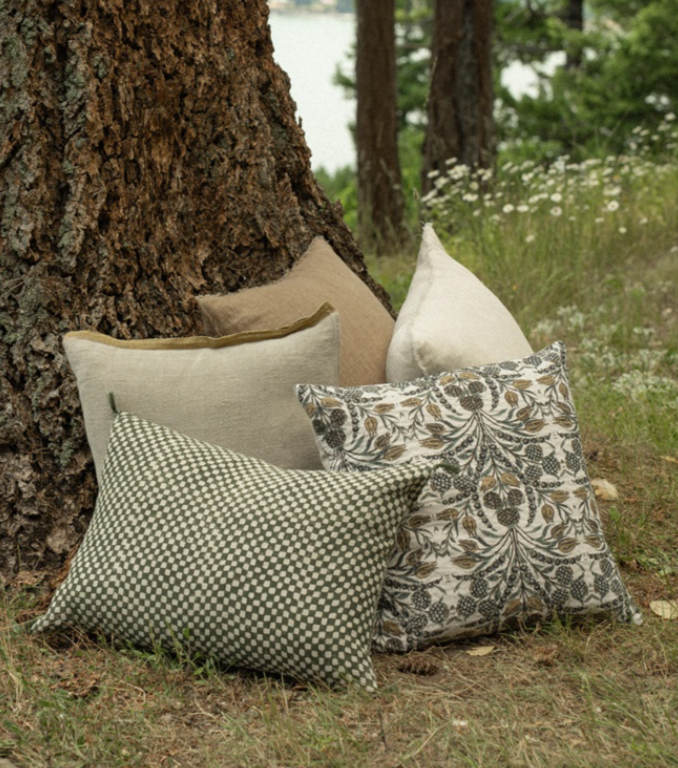 01-9790 20x20 Tropicana Kantha Pillow