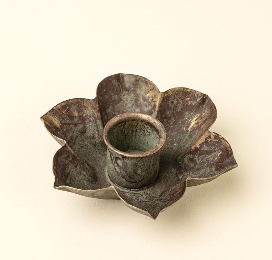 01-8996 Florentine Candle Holder Petal