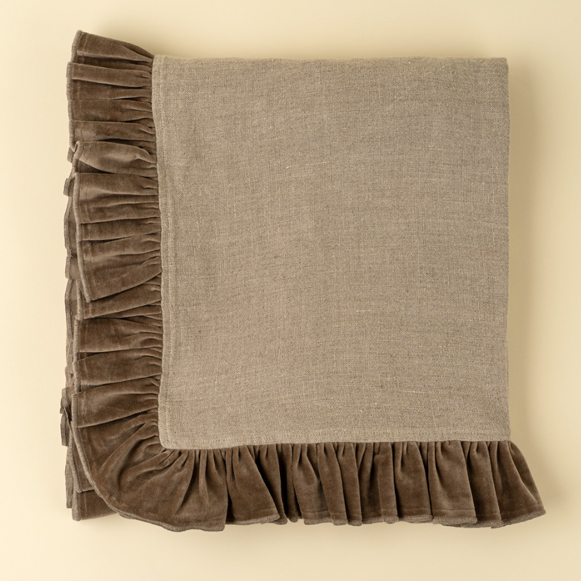 01-8957 60x50 Velvet Ruffle Linen Throw