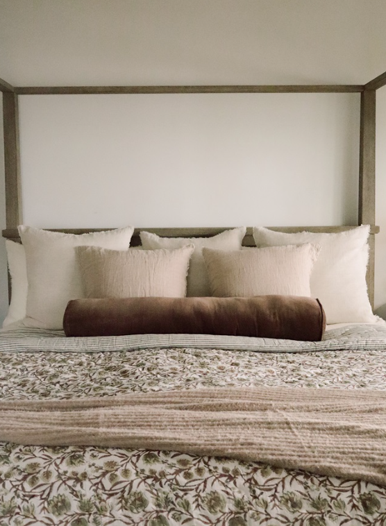 01-8681 Vera Velvet Long Bolster, Clove