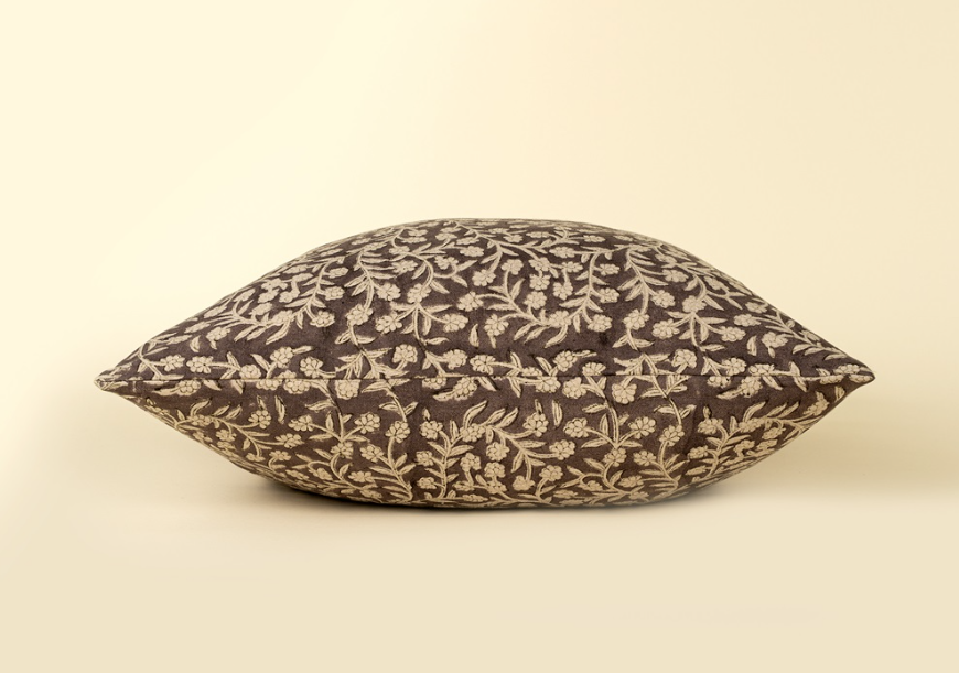01-8677 20x20 Wildvine Block Print Pillow Heather