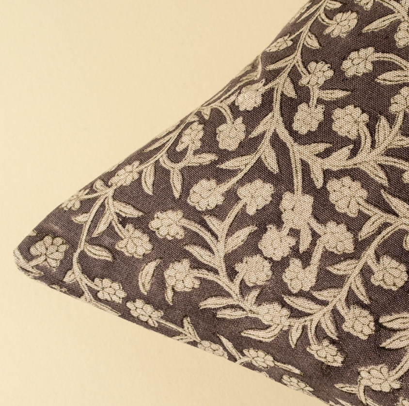 01-8677 20x20 Wildvine Block Print Pillow Heather