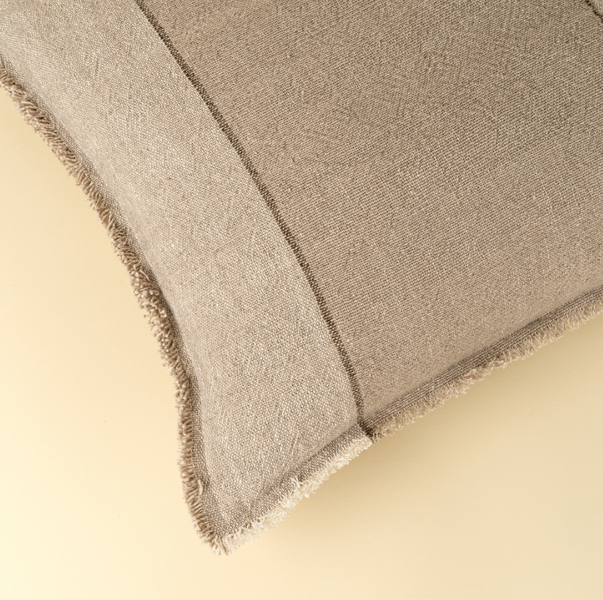 01-8622 20x20 Percy Pillow Sand