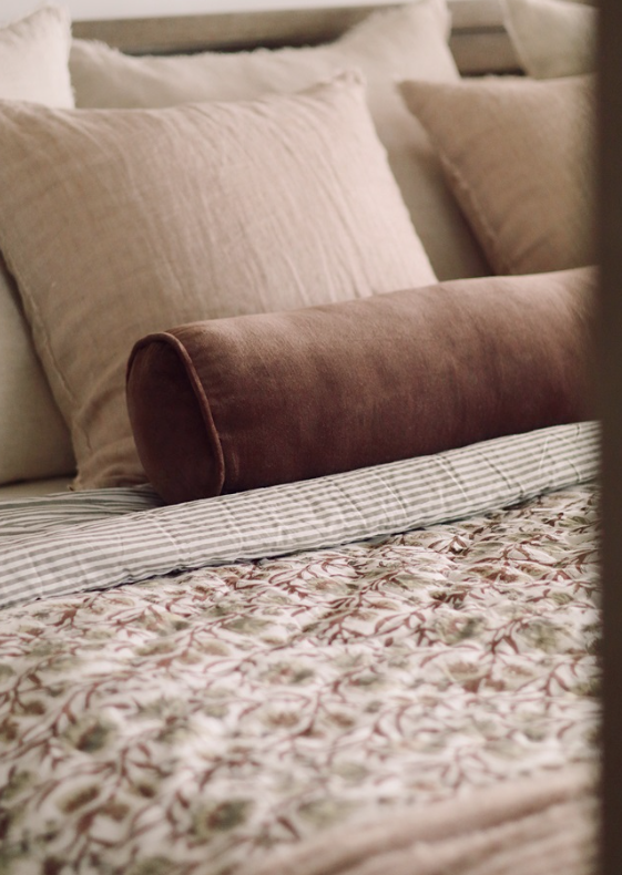 01-8209 Wild Laurel Block Print Quilt, King