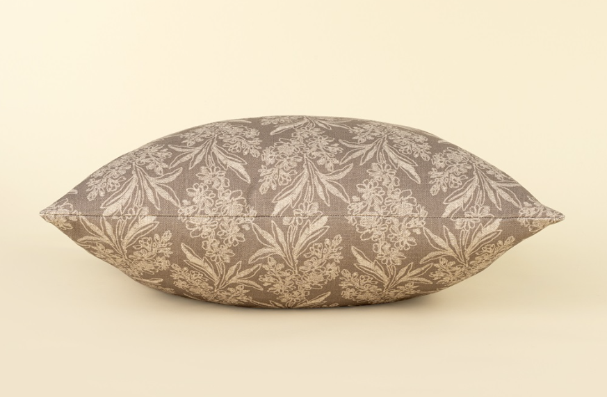 01-8125 20x20 Clover Pillow