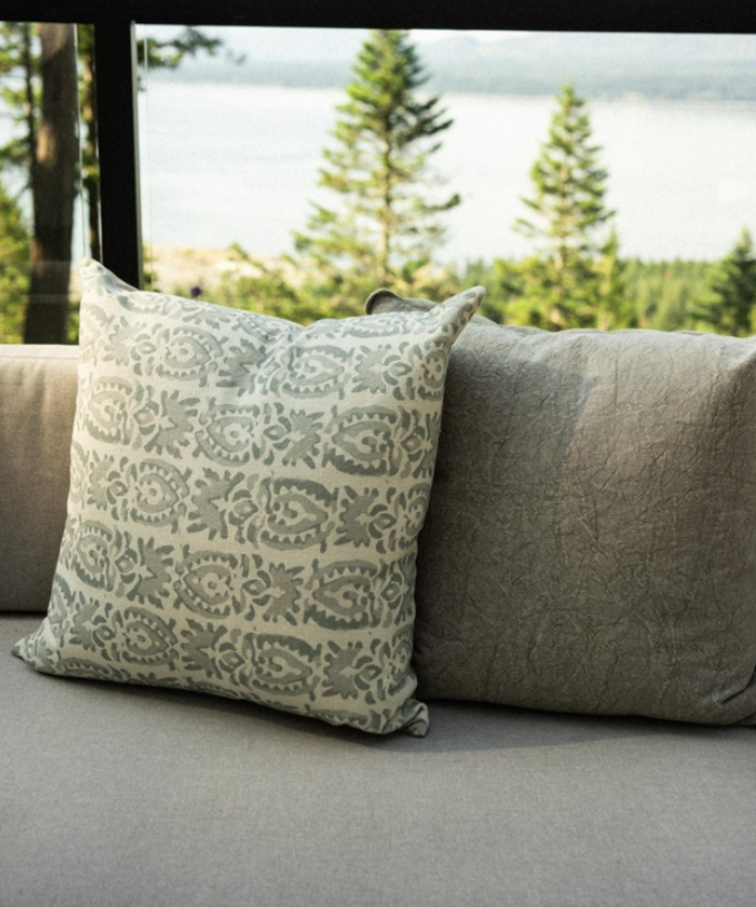 01-9843 20x20 Laguna Pillow