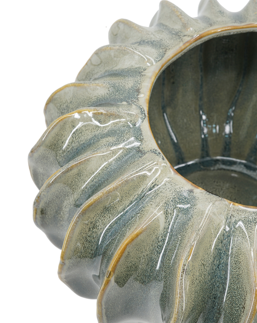 C0143 7.5" Ribbed Sculptural Vase