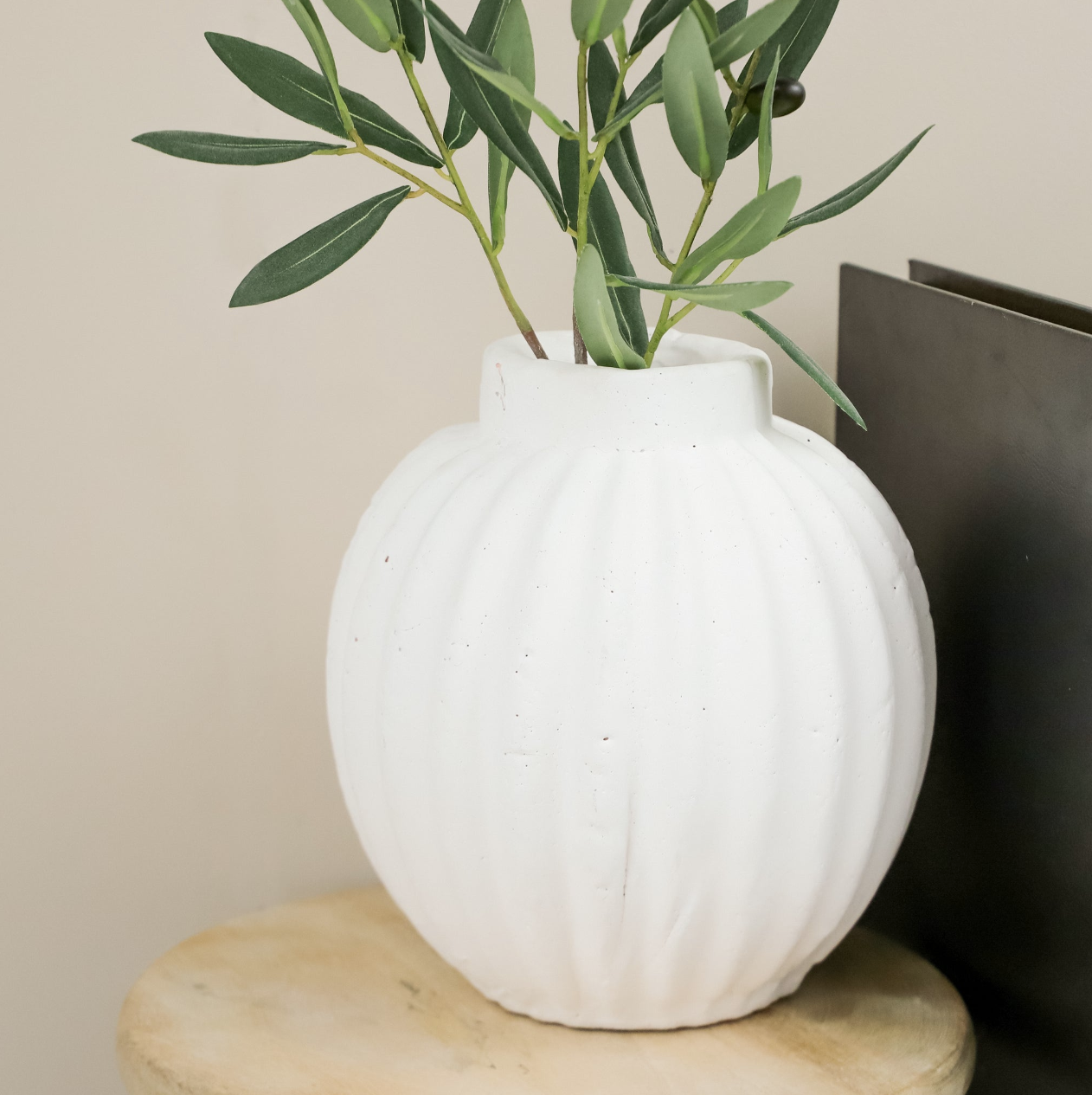 PDCL003 White Lined Vase, Medium