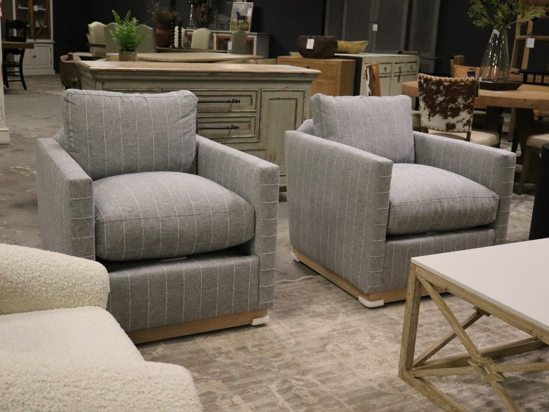 Quick Ship ALLIE-016-RA251-52-FL Allie Swivel Chair