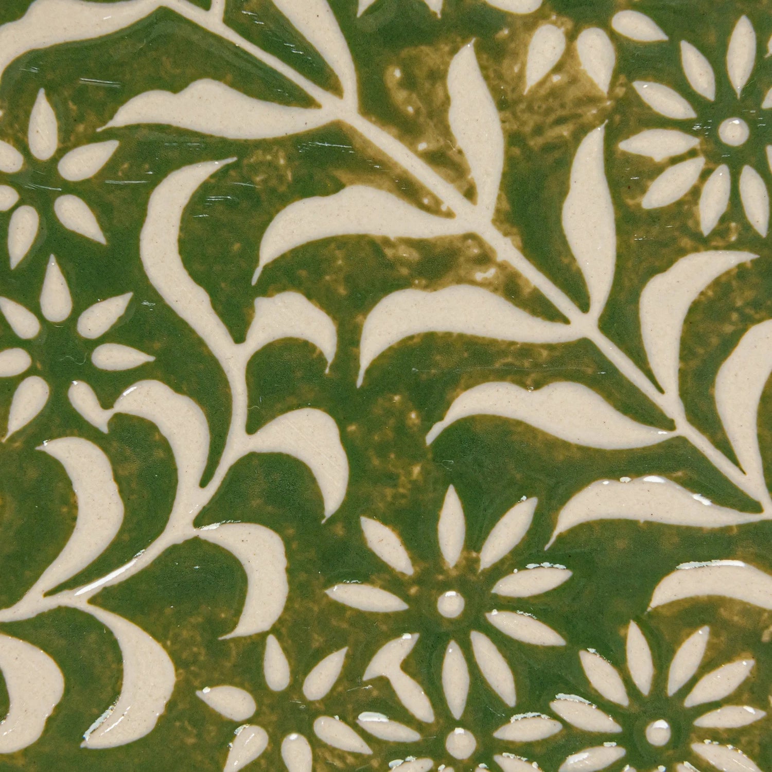 DF8843 Stoneware Platter w/ Relief Botanical