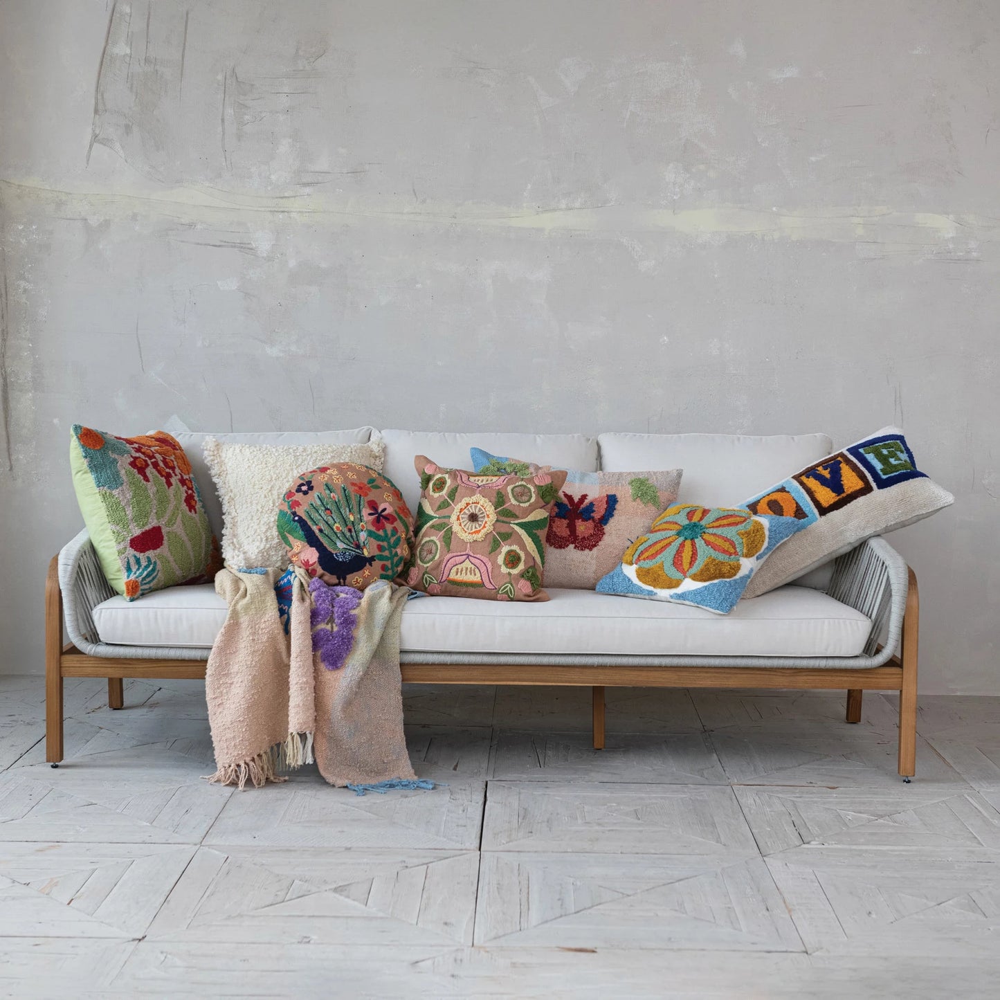 DG0315 20x20 Tufted Indoor/Outdoor Pillow