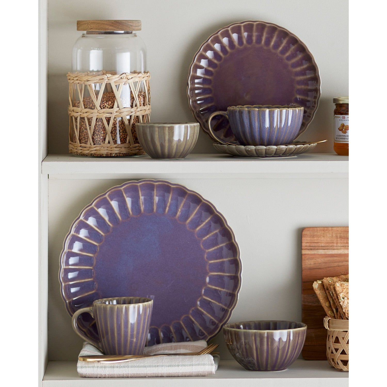 DG1118 10" Stoneware Plate, Plum