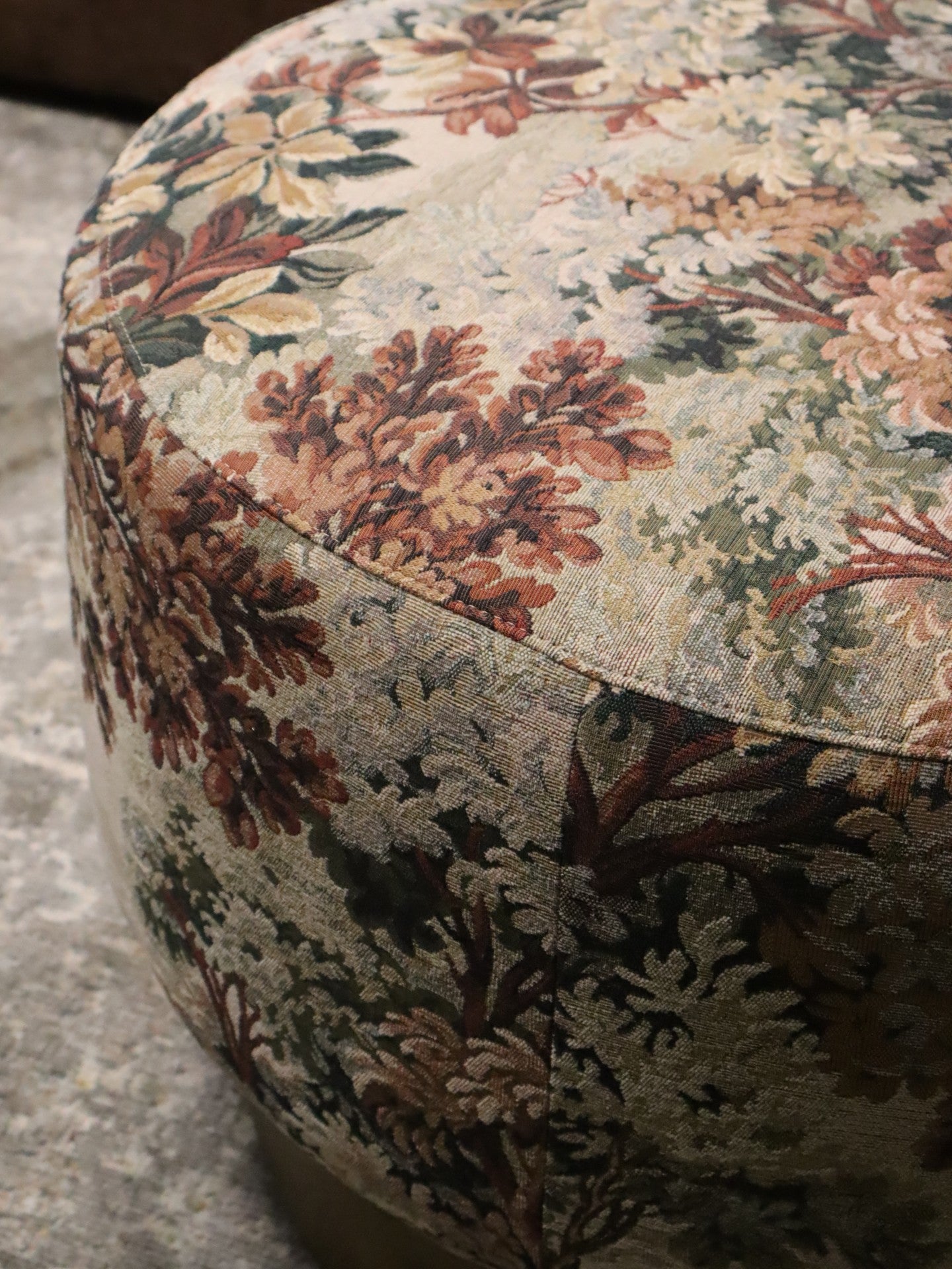 Petra Swivel Ottoman in 40066-14