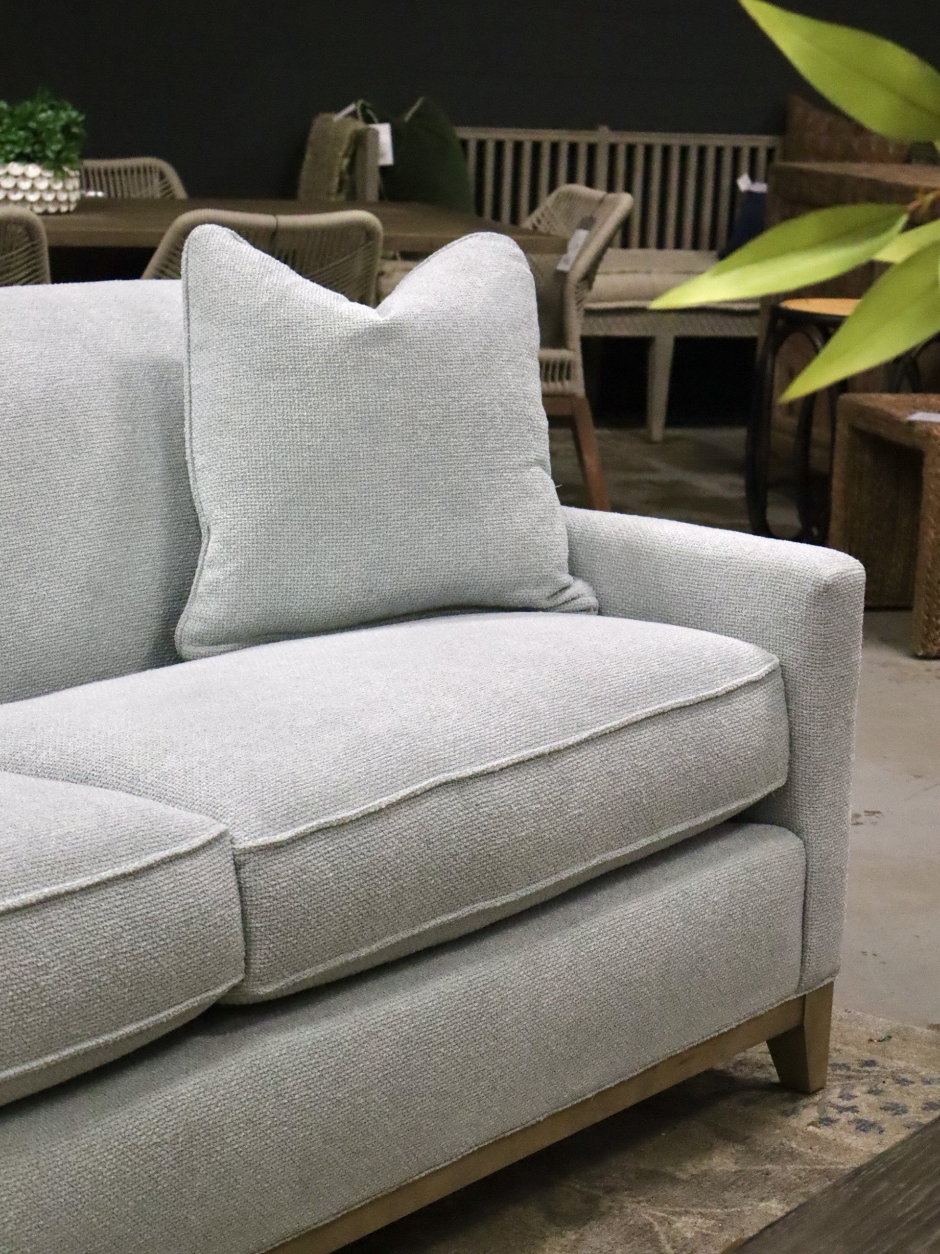 G560-000-23647-34-FL Martin Sofa