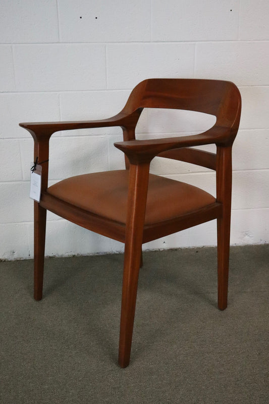 SF2046 Gazelle Chair