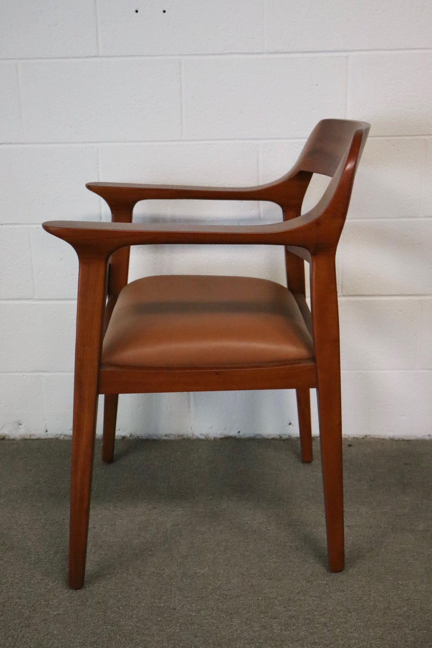 SF2046 Gazelle Chair